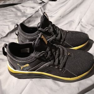 Puma Girls Sophia Softride Sneakers *Never Worn* Size 6 childs/kids